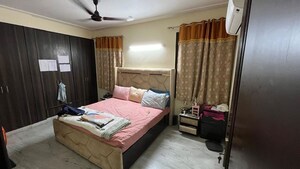 Bedroom in 3 BHK Builder Floor at Green Park – for Rent