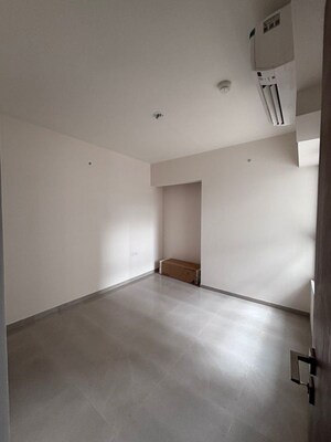 Room in 1 BHK Apartment at Piramal Vaikunth, Balkum Pada – for Rent