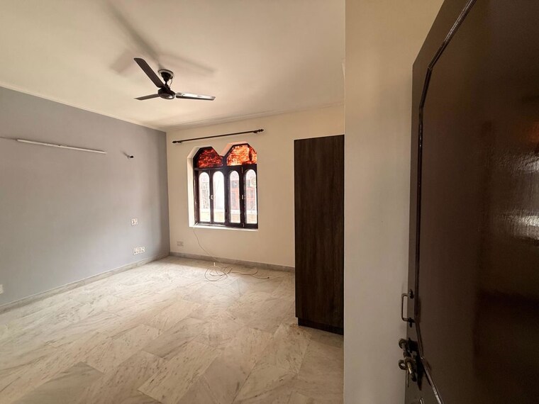 Room, sector 23 3 Bedroom 1800 Sq.Ft. Villa In Sector 23 Gurgaon 10645758