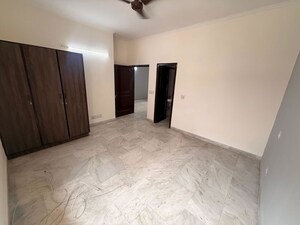 Room in 3 BHK Villa at Sector 23 – for Rent