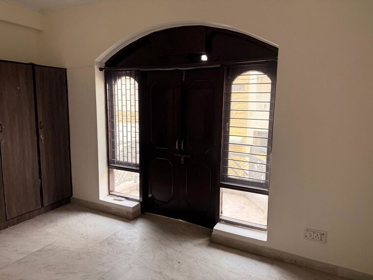 Room, sector 23 3 Bedroom 1800 Sq.Ft. Villa In Sector 23 Gurgaon 10645758