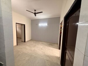 Room in 3 BHK Villa at Sector 23 – for Rent