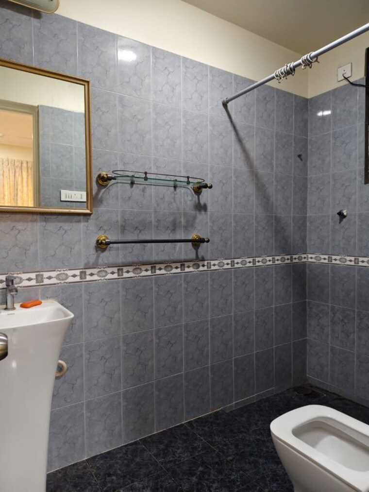 Bathroom, indraprastha-housing-society 3 Bedroom 3350 Sq.Ft. Penthouse In Hadapsar Pune 10645761