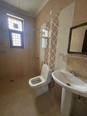 Bathroom in 3 BHK Villa at Sector 21 – for Rent