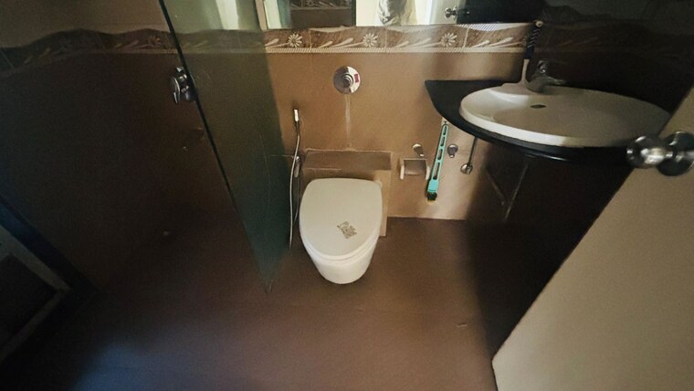 Bathroom, nahar-amrit-shakti-frangipani 2.5 Bedroom 800 Sq.Ft. Apartment In Chandivali Mumbai 10645699