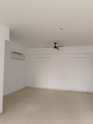 Room in 3 BHK Apartment at DLF Regal Gardens, Sector 90 – for Rent