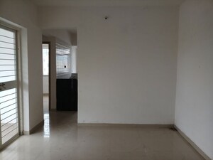 Room in 1 BHK Apartment at Kohinoor Iris Park, Hadapsar – for Sale