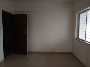 Room in 1 BHK Apartment at Kohinoor Iris Park, Hadapsar – for Sale