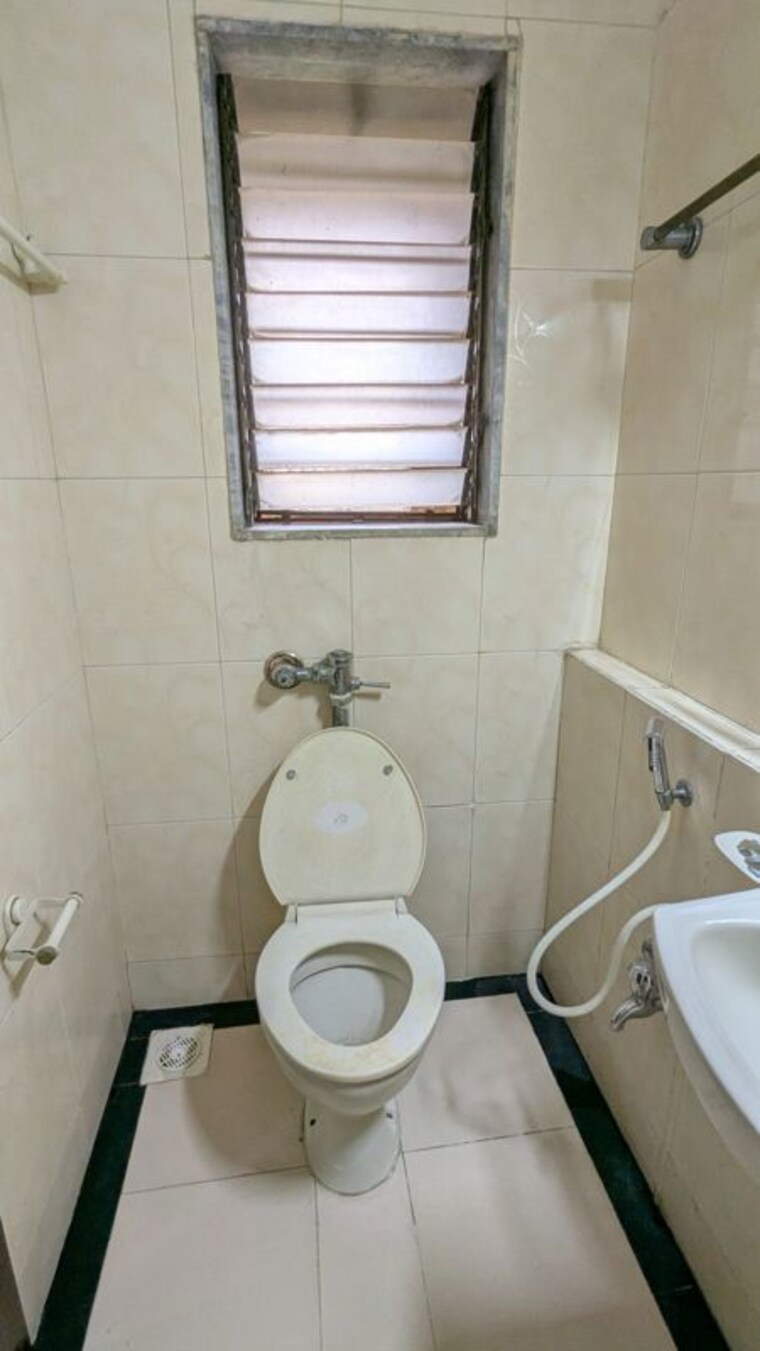 Bathroom, panch-mahal 2 Bedroom 930 Sq.Ft. Apartment In Powai Mumbai 10645832