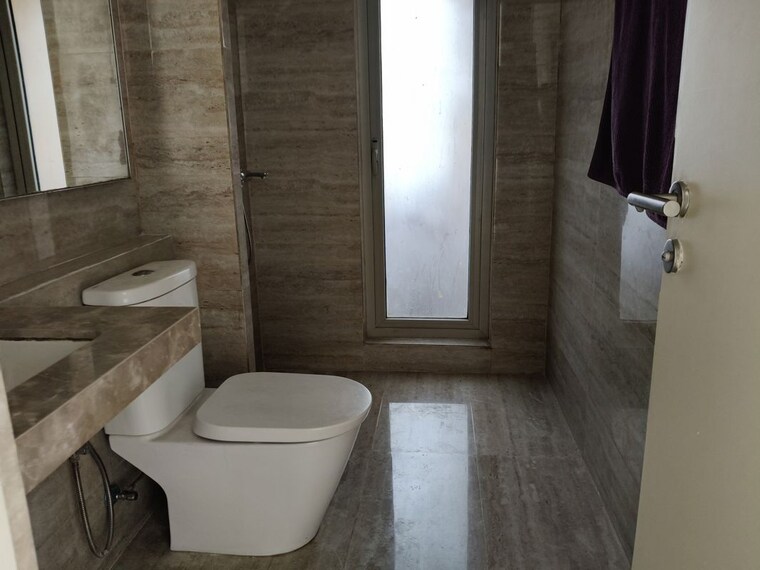 Bathroom, hiranandani-estate-solitaire-c 1 RK 300 Sq.Ft. Apartment In Ghodbunder Road Thane 10645841