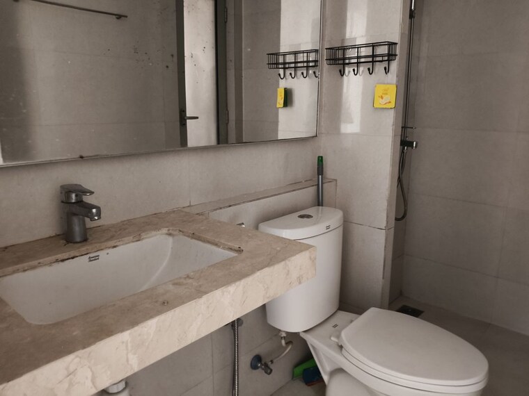 Bathroom, hiranandani-estate-solitaire-c 1 RK 300 Sq.Ft. Apartment In Ghodbunder Road Thane 10645841