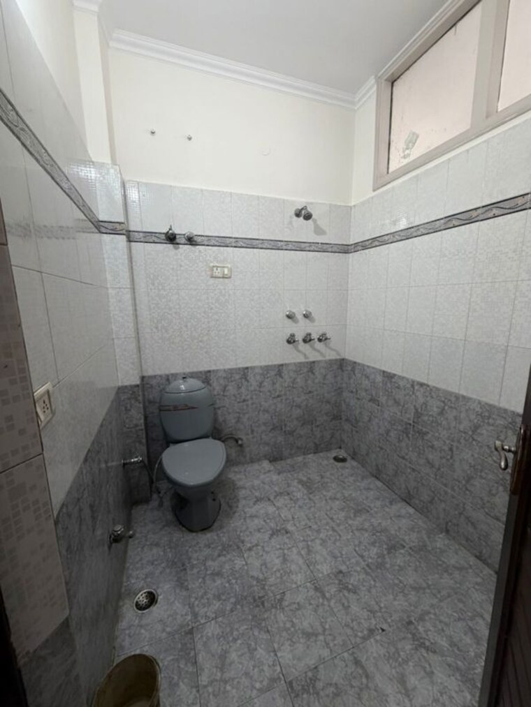 Bathroom, sector 23 3 Bedroom 2000 Sq.Ft. Villa In Sector 23 Gurgaon 10645885