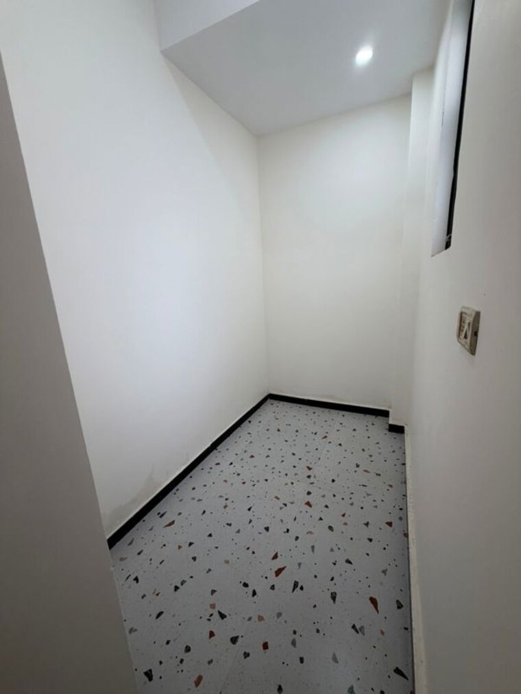 Room, sector 23 3 Bedroom 2000 Sq.Ft. Villa In Sector 23 Gurgaon 10645885