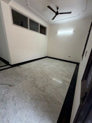 Room in 3 BHK Villa at Sector 23 – for Rent
