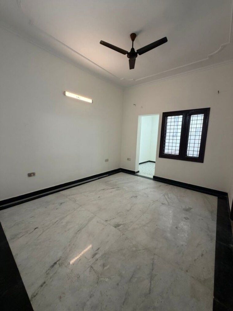 Room, sector 23 3 Bedroom 2000 Sq.Ft. Villa In Sector 23 Gurgaon 10645885