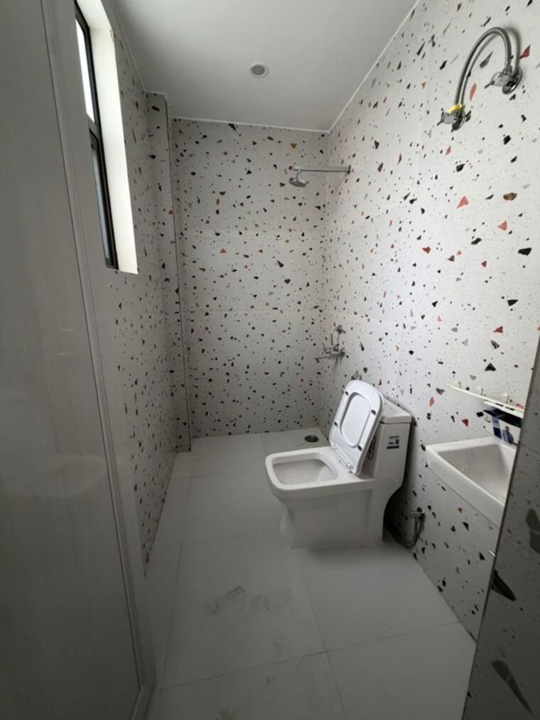 Bathroom, sector 23 3 Bedroom 2000 Sq.Ft. Villa In Sector 23 Gurgaon 10645885