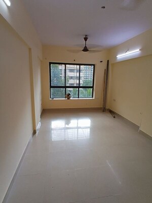 Room in 2 BHK Apartment at Lokhandwala Infrastructure Spring Leaf, Kandivali East – for Rent