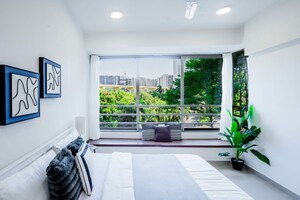 Room in 2.5 BHK Apartment at Oberoi Realty Splendor, Andheri East – for Sale