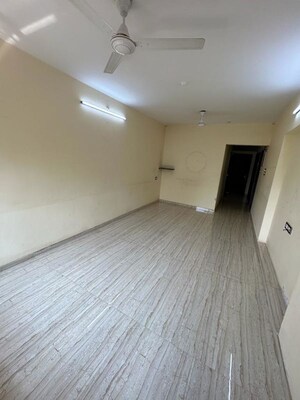 Room in 3 BHK Apartment at Aashna Kamal Dutt CHS, Amboli – for Rent