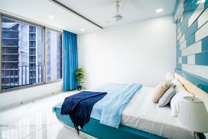 Room in 5 BHK Apartment at Oberoi Realty Esquire, Goregaon East – for Sale