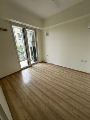 Room in 3.5 BHK Apartment at DLF The Ultima, Sector 81 – for Rent
