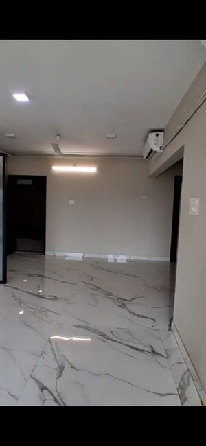 Room in 3 BHK Apartment at RNA NG Eclat, Andheri West – for Rent
