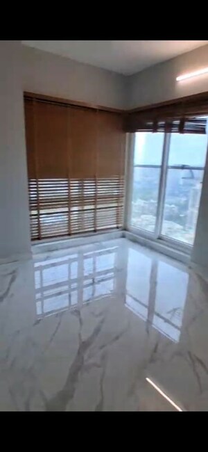 Room in 3 BHK Apartment at RNA NG Eclat, Andheri West – for Rent