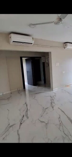 Room in 3 BHK Apartment at RNA NG Eclat, Andheri West – for Rent