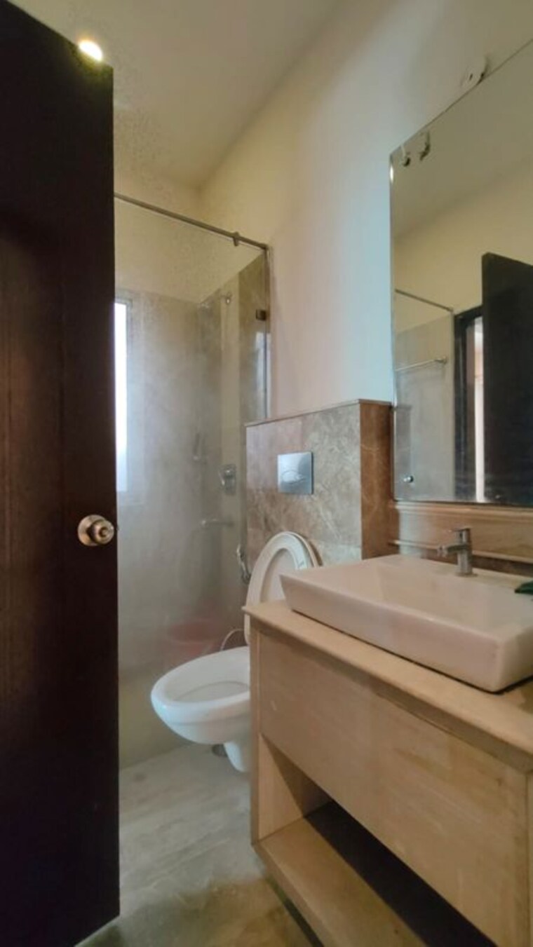 Bathroom, ansal-api-esencia-wood-winds 3 Bedroom 2700 Sq.Ft. Builder Floor In Sector 67 Gurgaon 10646104