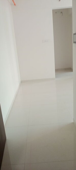 Room in 1 BHK Apartment at Kalpataru Vivant, Jogeshwari East – for Rent