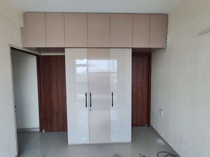 Room in 2 BHK Apartment at Pyramid Midtown, Sector 59 – for Rent
