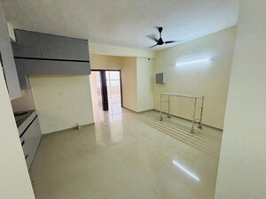 2 BHK Apartment For Rent in Pyramid Midtown, Sector 59