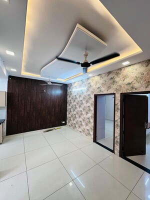 Room in 3 BHK Apartment at Vip Road – for Rent