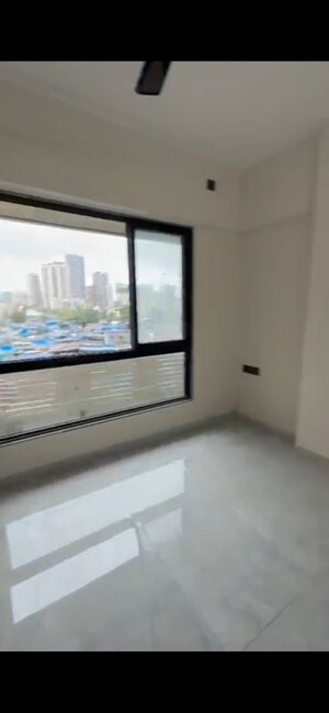 Room in 2 BHK Apartment at Paradigm Antalya, Oshiwara – for Rent
