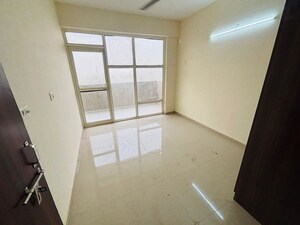 Room in 2 BHK Apartment at Pyramid Midtown, Sector 59 – for Rent