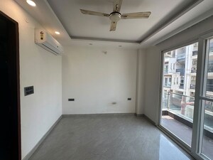 Room in 3 BHK Builder Floor at Ansal Esencia-Mulberry Homes, Sector 67 – for Rent