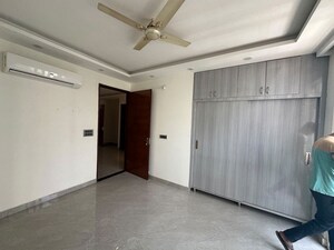 Room in 3 BHK Builder Floor at Ansal Esencia-Mulberry Homes, Sector 67 – for Rent