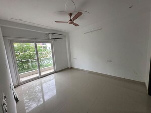Room in 3 BHK Builder Floor at Ansal Esencia-Mulberry Homes, Sector 67 – for Rent