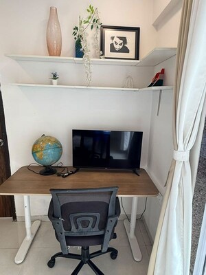 Team Area in 1 BHK Apartment at New Ocean View, Andheri West – for Sale