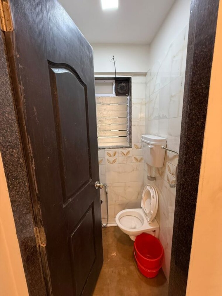 Bathroom, new-ocean-view 1 Bedroom 400 Sq.Ft. Apartment In Andheri West Mumbai 10646191