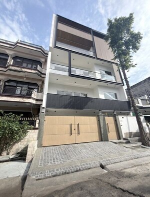 6+ BHK Independent House For Sale in RWA Apartments Sector 41, Sector 41
