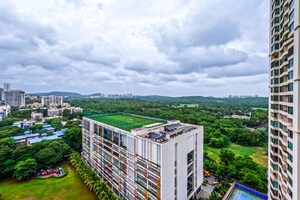Balcony in 2.5 BHK Apartment at Oberoi Realty Woods, Goregaon East – for Sale
