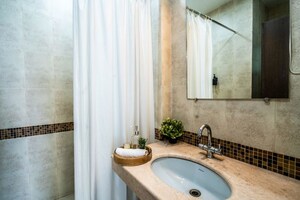 Bathroom in 2.5 BHK Apartment at Oberoi Realty Woods, Goregaon East – for Sale
