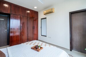 Room in 2.5 BHK Apartment at Oberoi Realty Woods, Goregaon East – for Sale