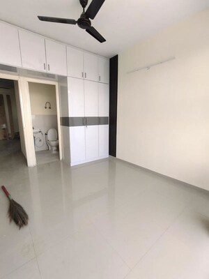 Room in 2 BHK Apartment at Pyramid Midtown, Sector 59 – for Rent
