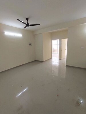 Room in 2 BHK Apartment at Pyramid Midtown, Sector 59 – for Rent