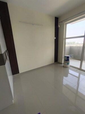 Room in 2 BHK Apartment at Pyramid Midtown, Sector 59 – for Rent