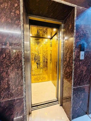 Building Lobby in 1 RK Builder Floor at Sector 21 – for Rent
