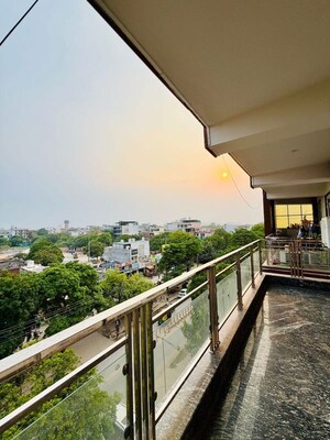 Balcony in 1 RK Builder Floor at Sector 21 – for Rent