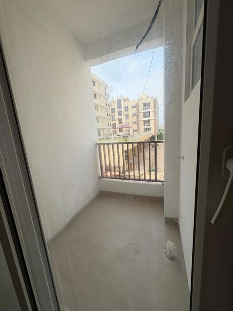 Bathroom, aura-homes 3 Bedroom 1850 Sq.Ft. Apartment In Patiala Road Zirakpur 10646225